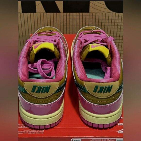 🐢 Nike Dunk Low Parris Goebel Pink Multi-Color FN2721-600 - Picture 4 of 6